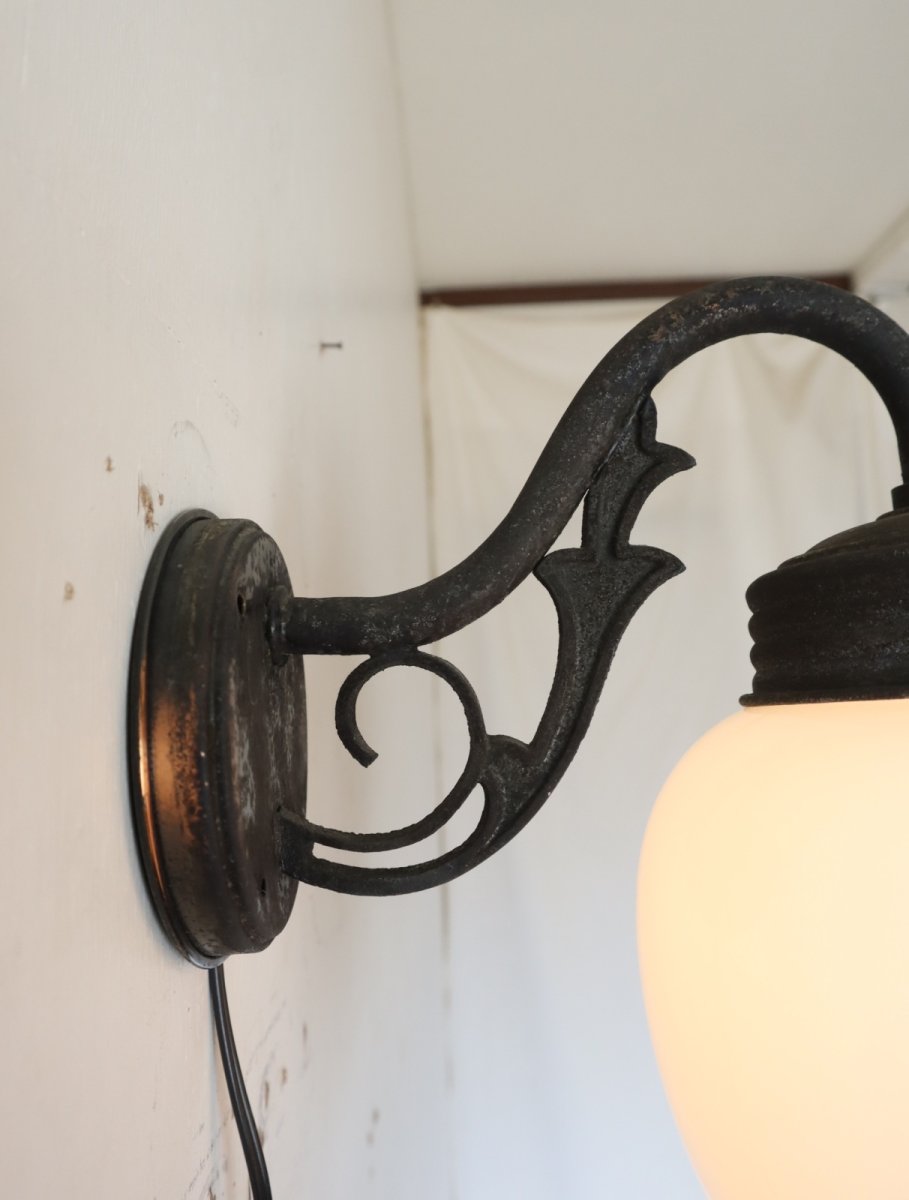 画像11: No.158　しずく型乳白ガラスのブラケットライト (11)