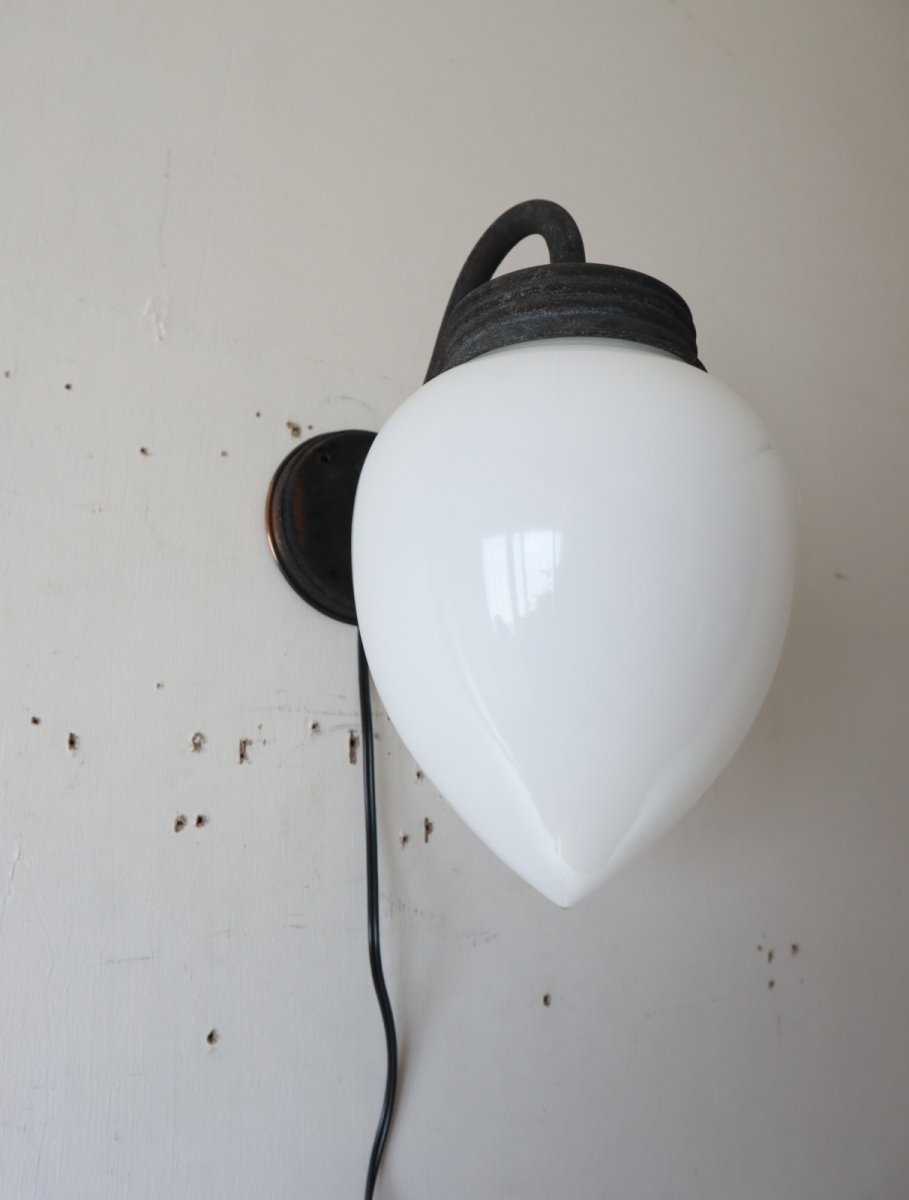 画像17: No.158　しずく型乳白ガラスのブラケットライト (17)