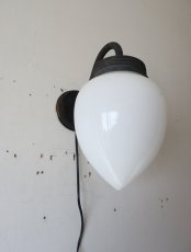 画像17: No.158　しずく型乳白ガラスのブラケットライト (17)