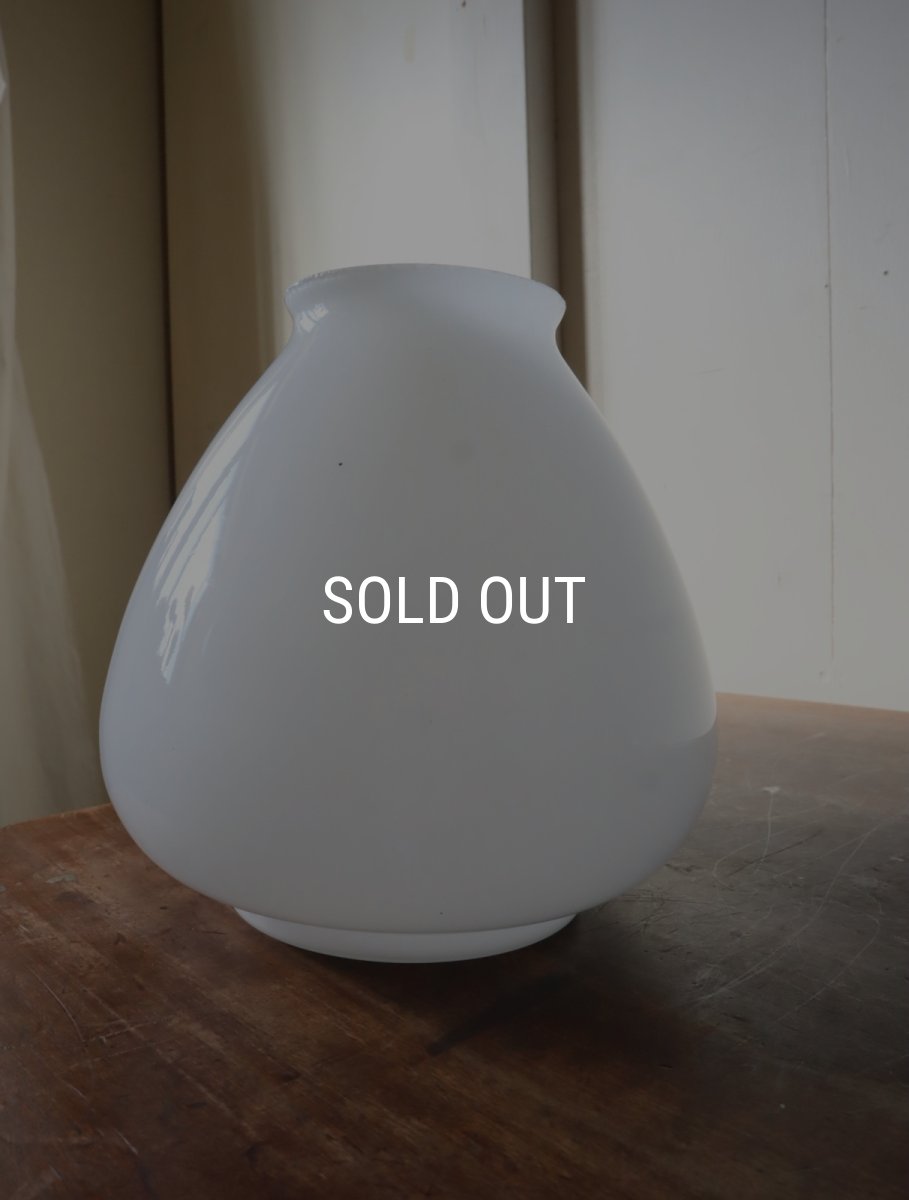 画像24: No.175　膨らみのある乳白ガラスのペンダントライト (24)