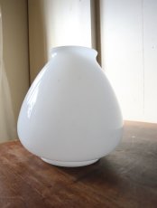 画像24: No.175　膨らみのある乳白ガラスのペンダントライト (24)