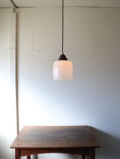 画像1: No.177　樽型乳白ガラスのペンダントライト (1)