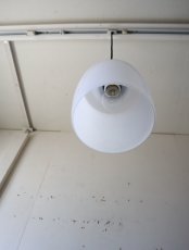 画像14: No.177　樽型乳白ガラスのペンダントライト (14)