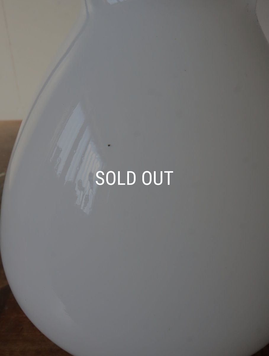 画像28: No.175　膨らみのある乳白ガラスのペンダントライト (28)