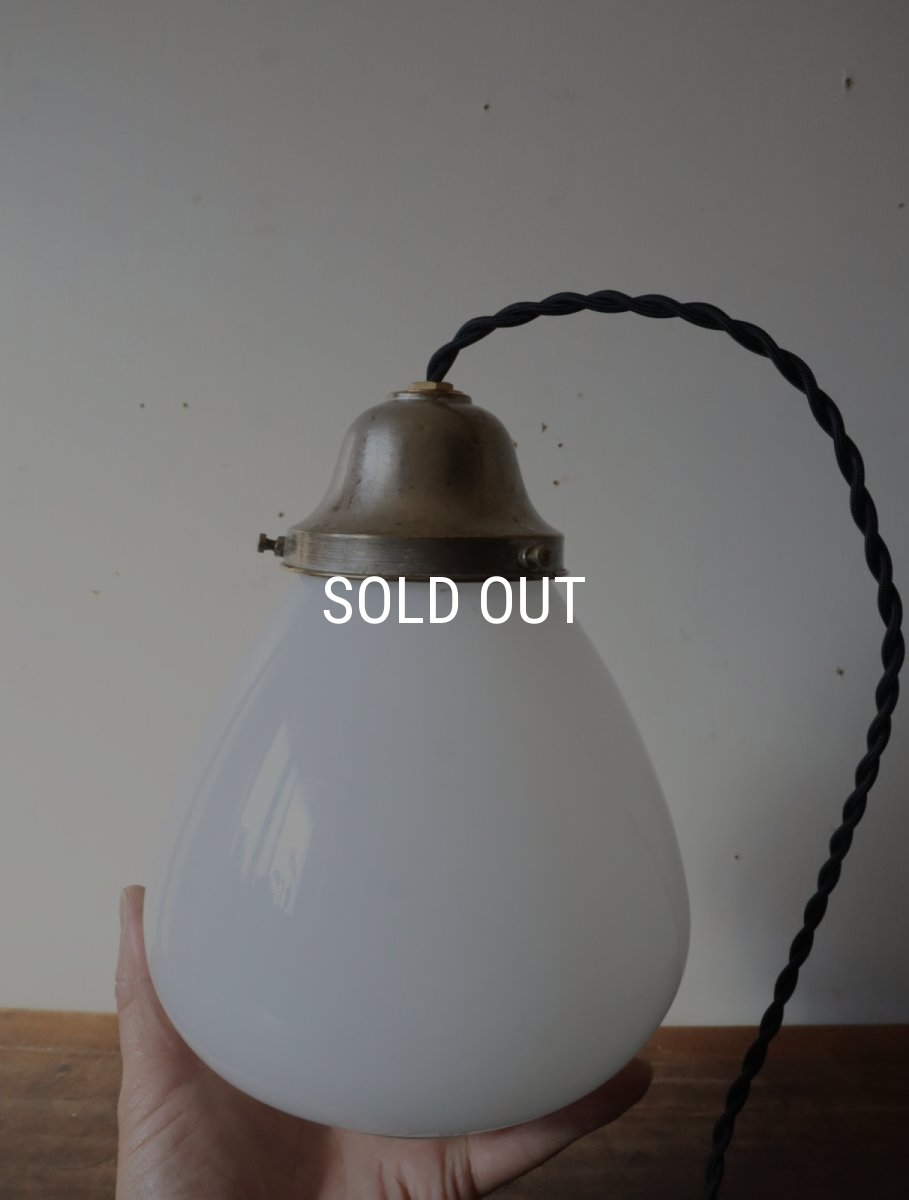 画像20: No.175　膨らみのある乳白ガラスのペンダントライト (20)