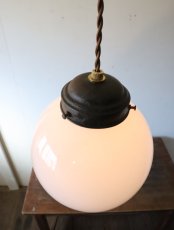 画像9: No.178　丸型乳白ガラスのペンダントライト (9)