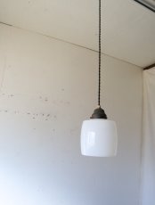 画像12: No.177　樽型乳白ガラスのペンダントライト (12)