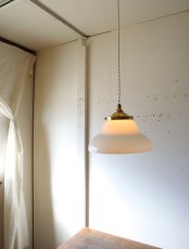 画像4: No.176　円盤型乳白ガラスのペンダントライト (4)