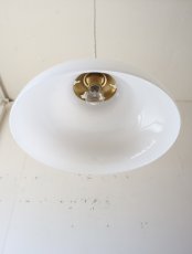 画像16: No.176　円盤型乳白ガラスのペンダントライト (16)