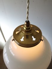 画像11: No.176　円盤型乳白ガラスのペンダントライト (11)