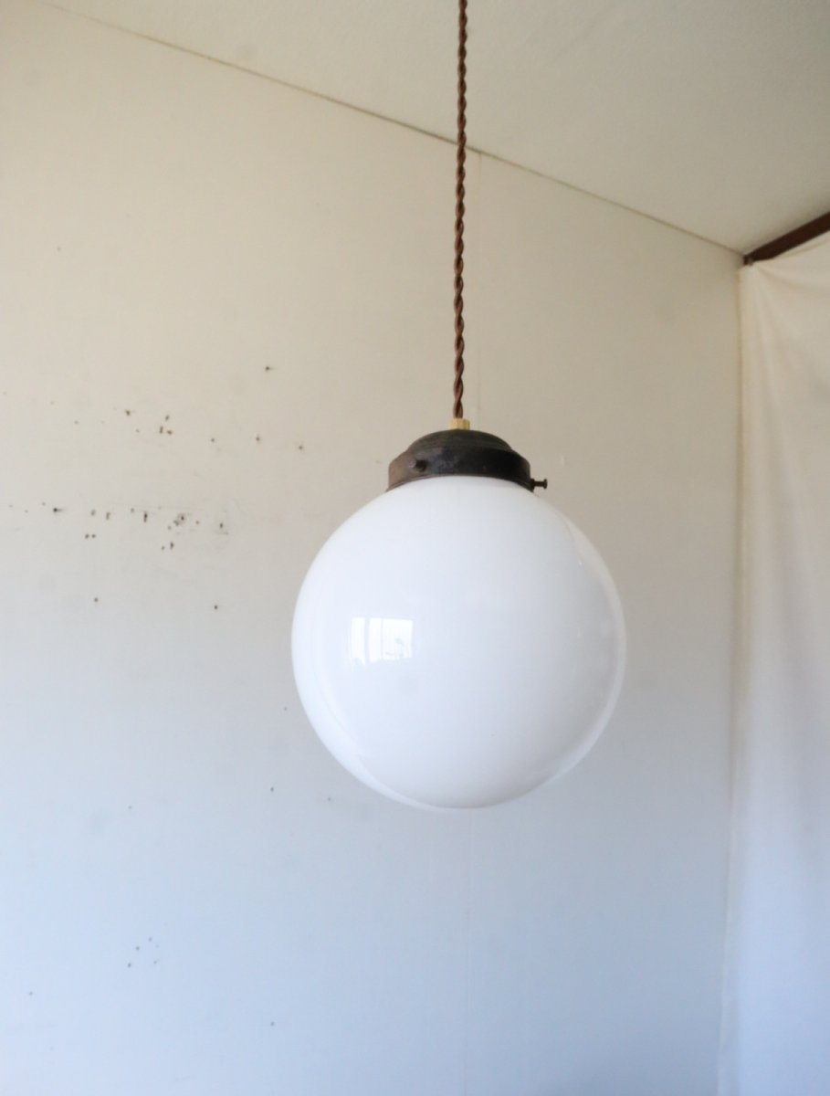 画像11: No.178　丸型乳白ガラスのペンダントライト (11)
