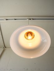 画像9: No.176　円盤型乳白ガラスのペンダントライト (9)