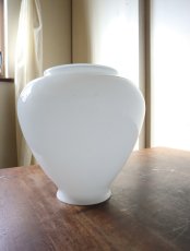 画像25: No.175　膨らみのある乳白ガラスのペンダントライト (25)