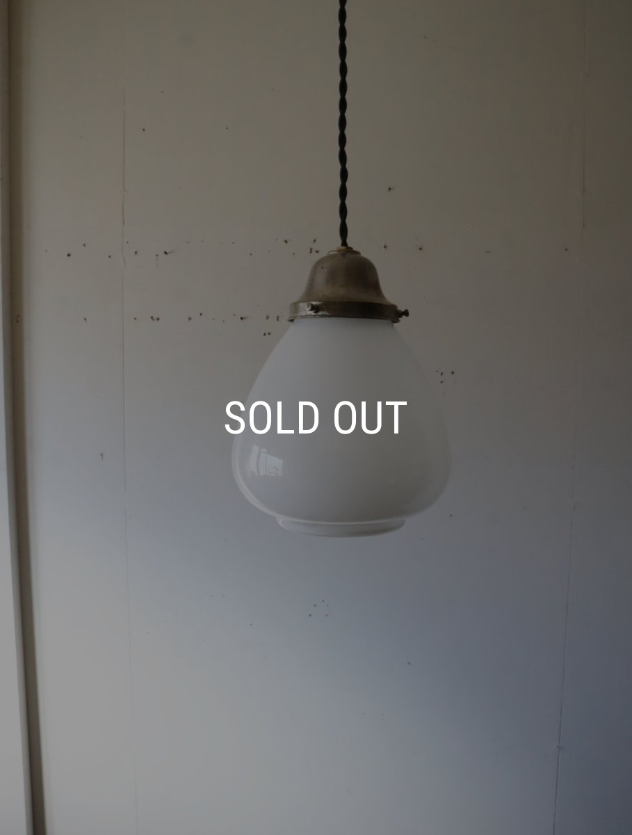 画像14: No.175　膨らみのある乳白ガラスのペンダントライト (14)