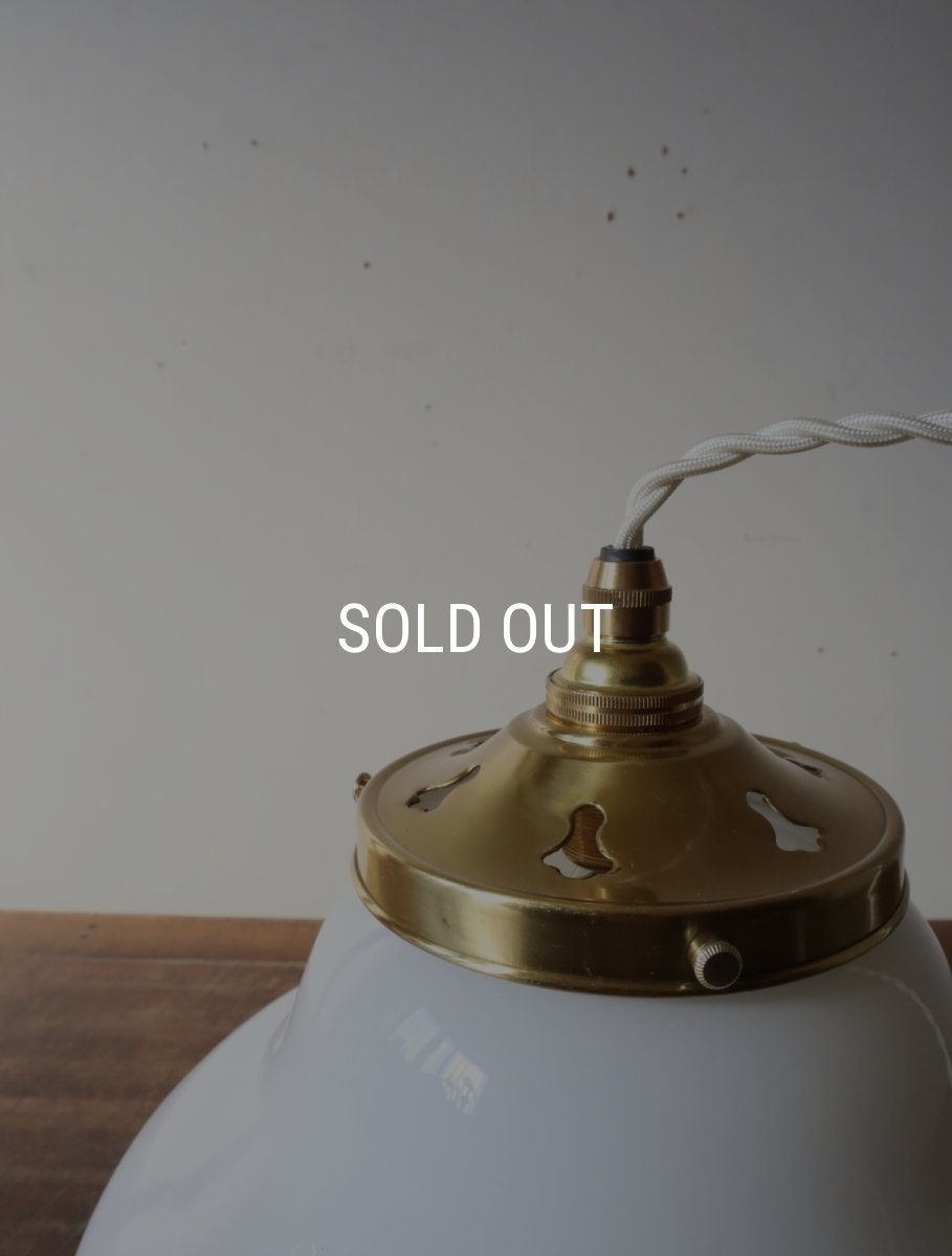 画像18: No.176　円盤型乳白ガラスのペンダントライト (18)