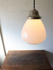 画像10: No.175　膨らみのある乳白ガラスのペンダントライト (10)