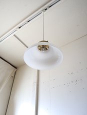 画像15: No.176　円盤型乳白ガラスのペンダントライト (15)