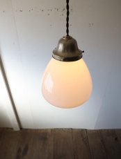 画像11: No.175　膨らみのある乳白ガラスのペンダントライト (11)