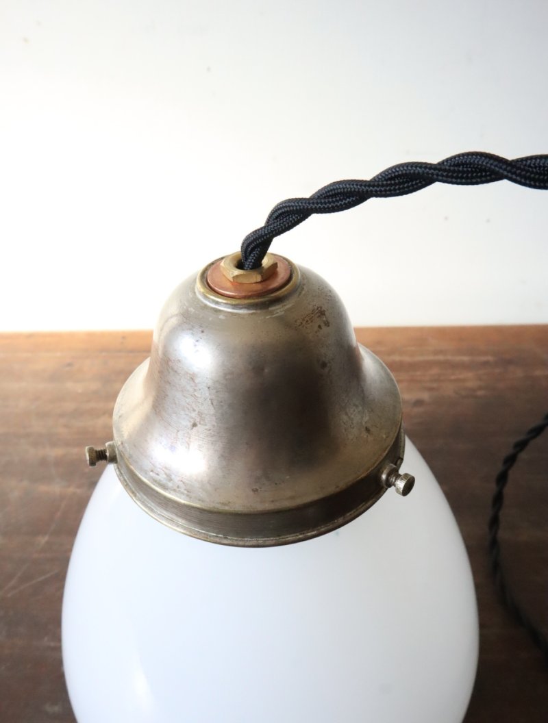 画像2: No.175 膨らみのある乳白ガラスのペンダントライト