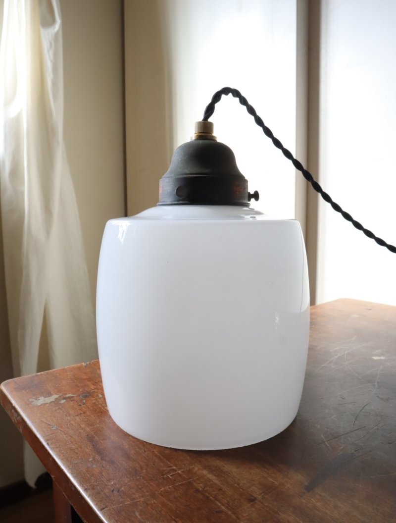 画像1: No.177　樽型乳白ガラスのペンダントライト