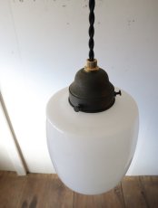 画像15: No.177　樽型乳白ガラスのペンダントライト (15)
