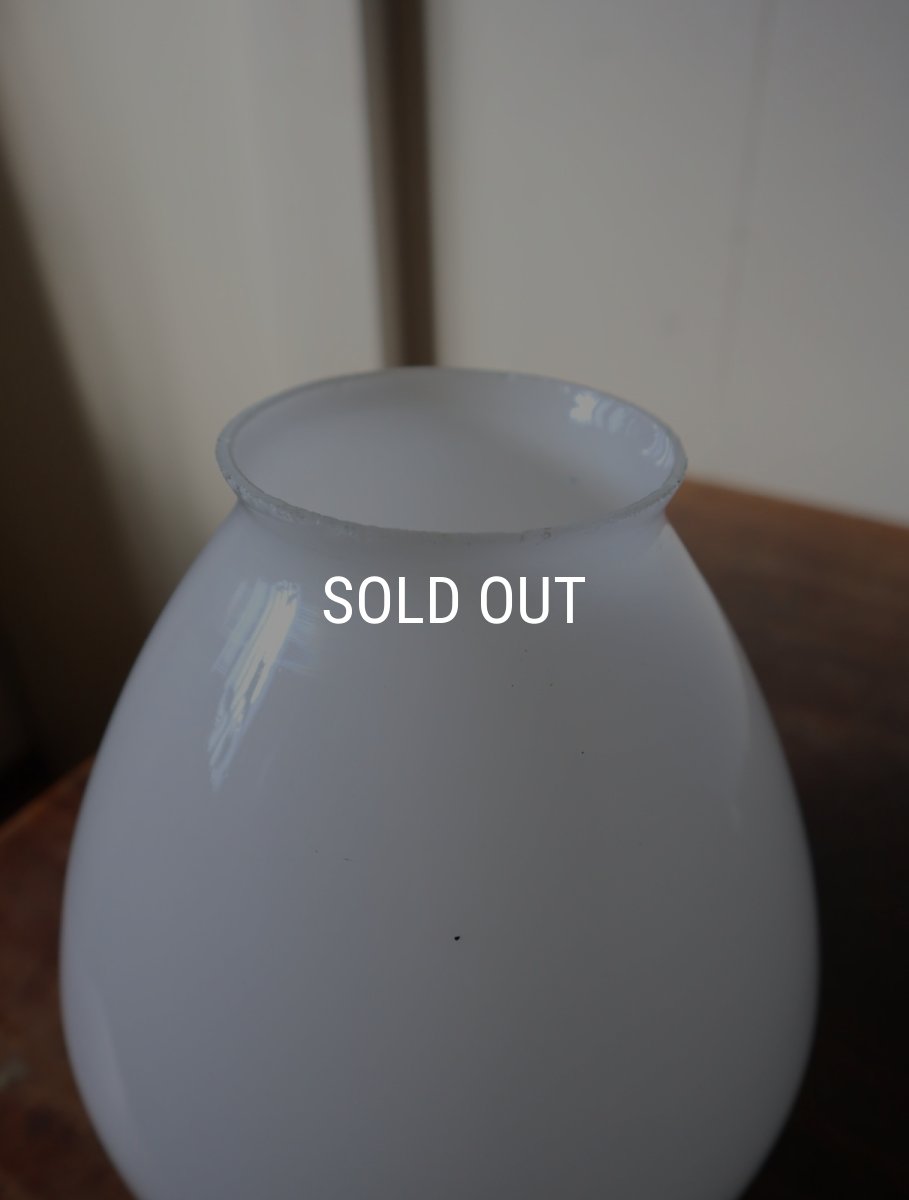 画像27: No.175　膨らみのある乳白ガラスのペンダントライト (27)