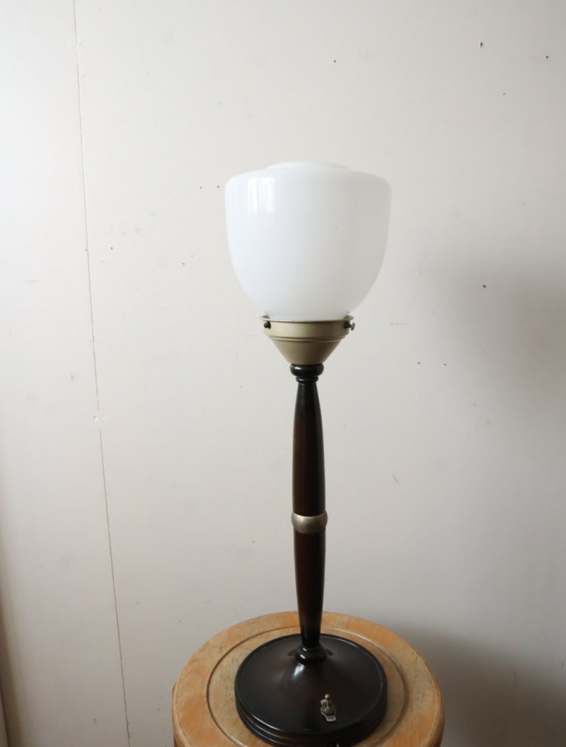 画像3: No.185 乳白ガラスのグローブ付きスタンドライト