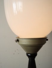 画像20: No.185　乳白ガラスのグローブ付きスタンドライト (20)