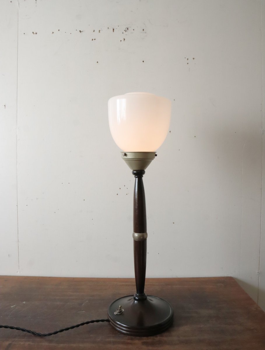 画像1: No.185　乳白ガラスのグローブ付きスタンドライト (1)