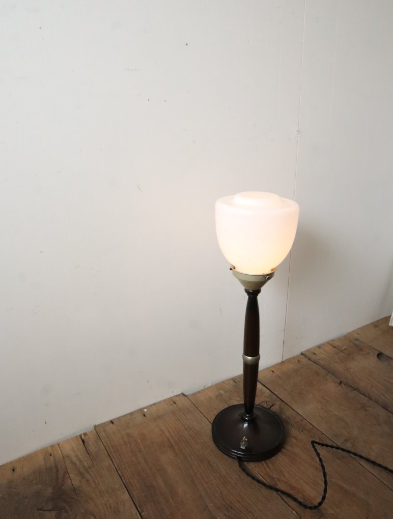 画像1: No.185 乳白ガラスのグローブ付きスタンドライト