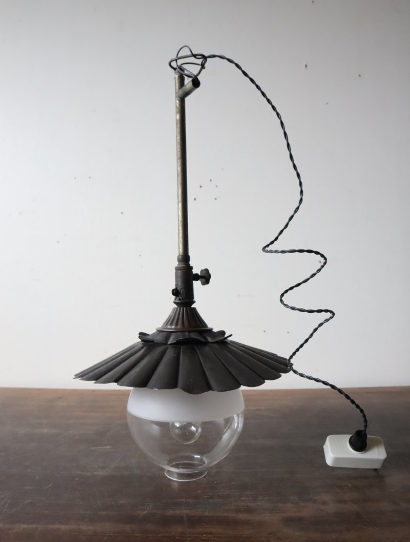 画像1: No.217 ガス灯のシェード付き吊り下げランプ