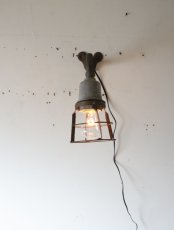 画像2: No.215　ガード付きブラケットライト (2)