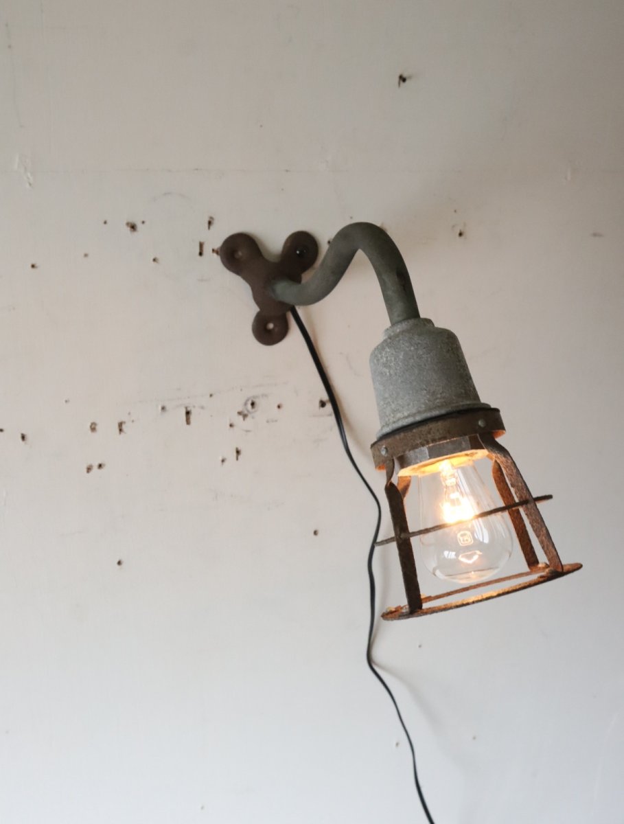 画像4: No.215　ガード付きブラケットライト (4)