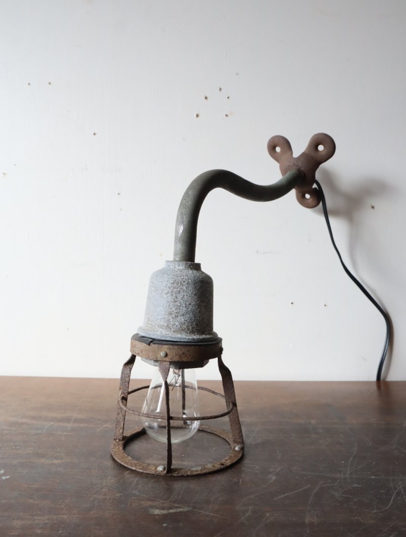 画像1: No.215 ガード付きブラケットライト