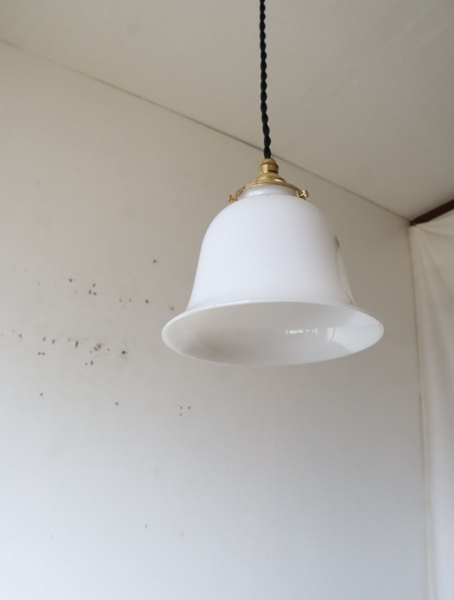 画像12: No.220　ベル型乳白ガラスのペンダントライト(コード黒色) (12)