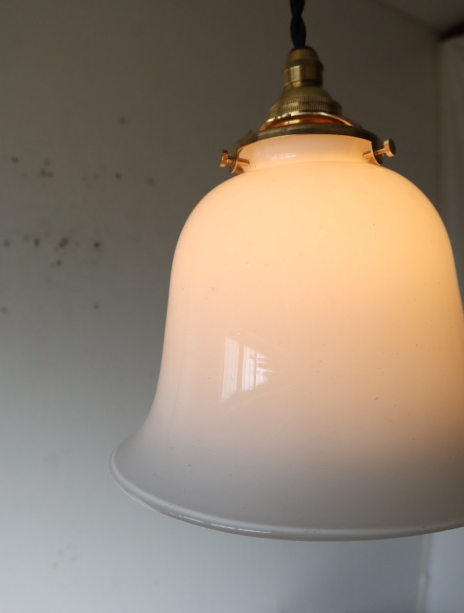 画像5: No.220　ベル型乳白ガラスのペンダントライト(コード黒色) (5)