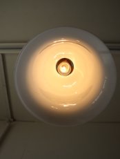 画像6: No.220　ベル型乳白ガラスのペンダントライト(コード黒色) (6)