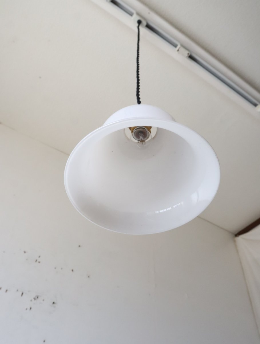 画像13: No.220　ベル型乳白ガラスのペンダントライト(コード黒色) (13)