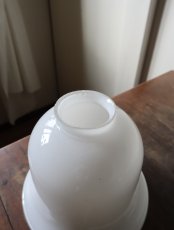 画像24: No.219　ベル型乳白ガラスのペンダントライト(コード白色) (24)