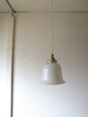 画像13: No.219　ベル型乳白ガラスのペンダントライト(コード白色) (13)