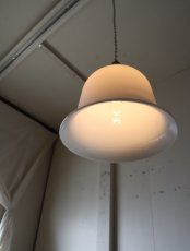 画像9: No.219　ベル型乳白ガラスのペンダントライト(コード白色) (9)