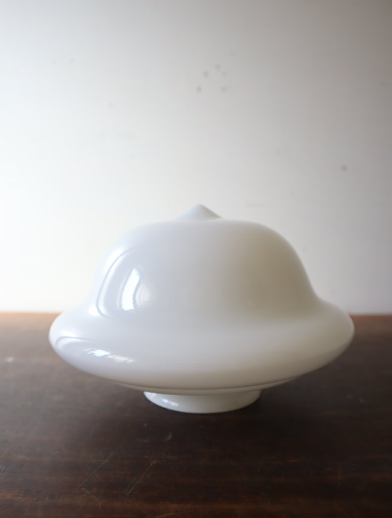 画像1: No.223 乳白グローブのペンダントライト